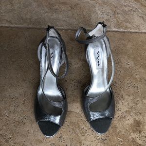 Nina silver heels, size 9, never worn
